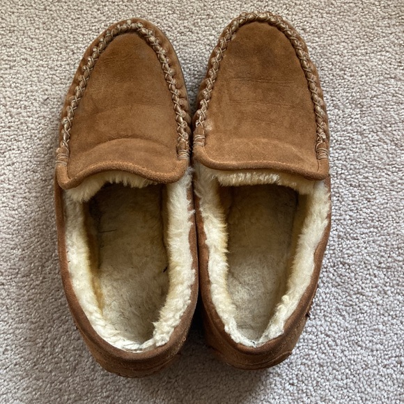 **SOLD ON MERC** L.L. Bean Slippers - Picture 2 of 8